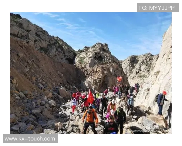 足球明星戴维斯与女友甜蜜生活揭秘两人如何携手共度美好时光