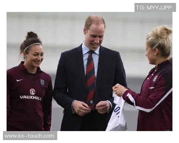 足球明星甜蜜时刻与妻子亲吻的温馨瞬间回顾